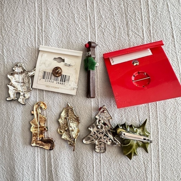 Christmas Pin Brooch Lot Of 8 Santa Stocking Holly Angel Bells Pins 0661 P - Picture 8 of 10